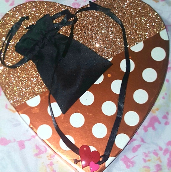 Choker - Picture 1 of 3